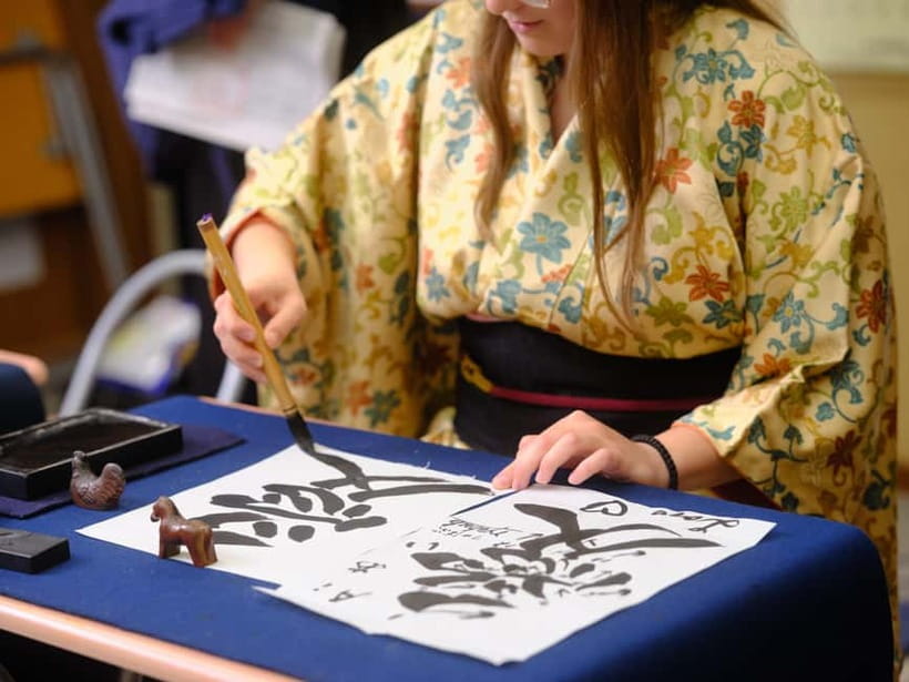 Tokyo: Calligraphy Experience with yukata or Samue - Who should book this activity