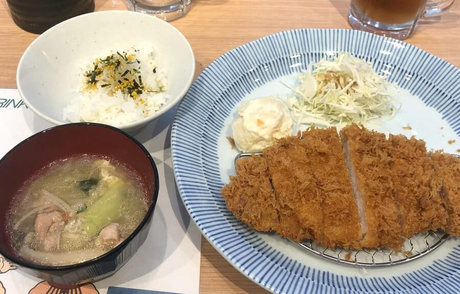 Tokyo: Challenge Sumo Wrestlers and Enjoy Meal - Who Will Enjoy This Activity Most