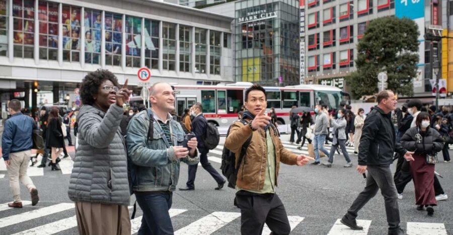 Tokyo: Custom Hidden Gems & Highlights Tour with Local Guide - How a longer day builds a fuller picture