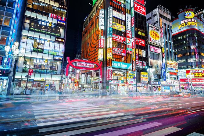 Tokyo Cyberpunk Street Photo Tour - Kabukicho: neon, crowds, and difficult light