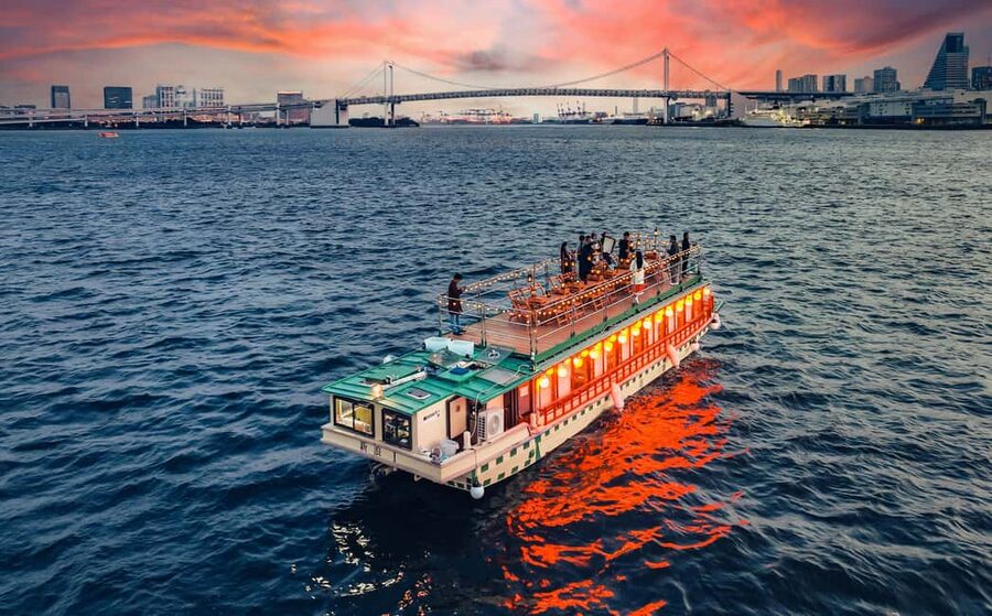 Tokyo Dinner Cruise & Tradition Show & Drinks & Tokyo Tower - Shamisen music and changing live entertainment