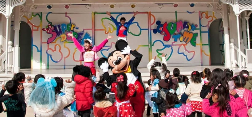 Tokyo Disneyland: 1-Day Entry Ticket and Private Transfer - Who should book this experience?