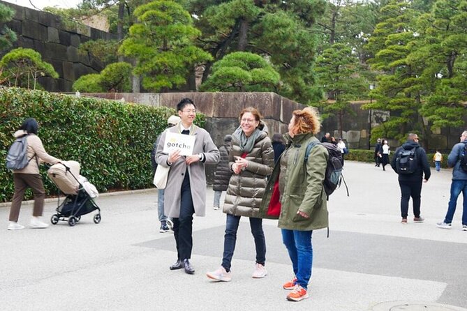 Tokyo: Edo Castle & East Garden of the Imperial Palace Tour - What the guide adds to the castle ruins