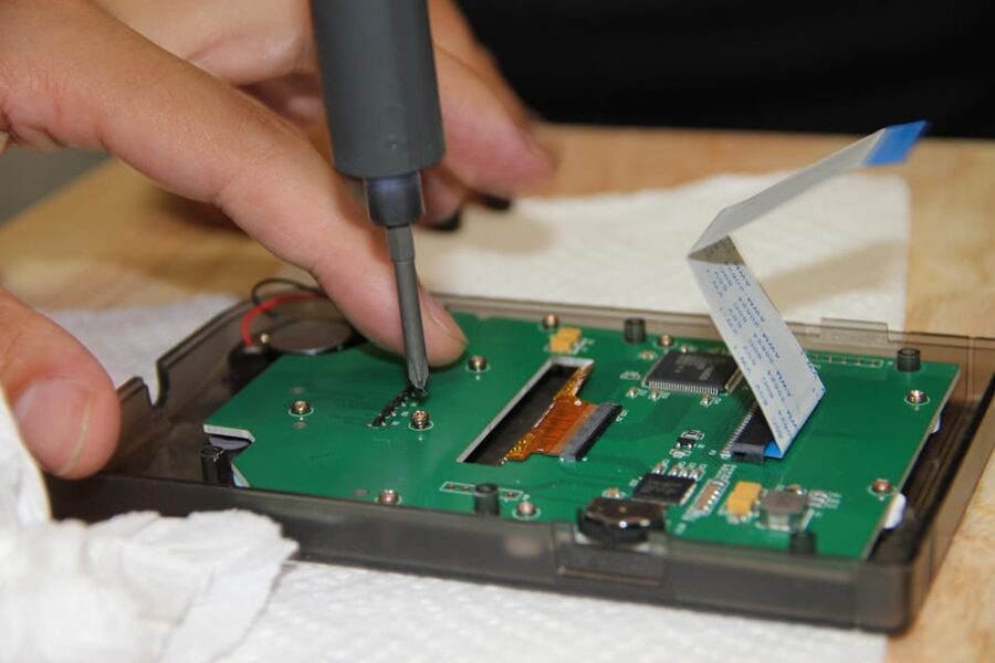 Tokyo: Gameboy Mod Workshop at Akihabara - Rebuilding and testing your custom Game Boy