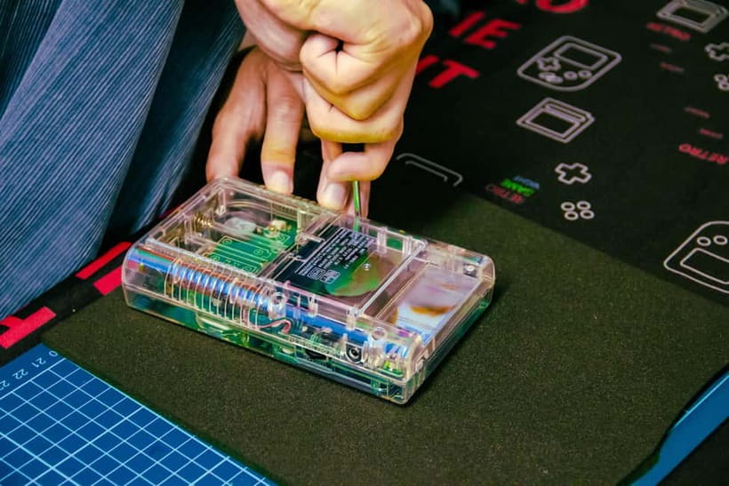 Tokyo: Gameboy Mod Workshop at Akihabara - Why the small group makes a difference
