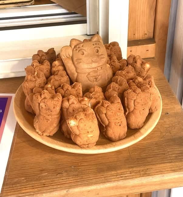 Tokyo: Gotokuji Cat Temple, Shinjuku Cat Cafe & 3D Cat Tour - Who should book this tour?