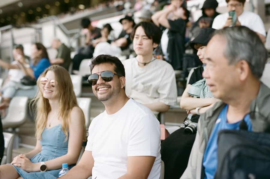 Tokyo: Horse Racing Tour with Local Fan - Who should book this race-day experience?