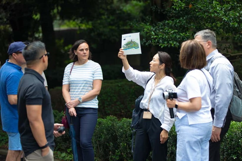 Tokyo: Imperial Palace East Gardens Walking Tour - Key points at a glance