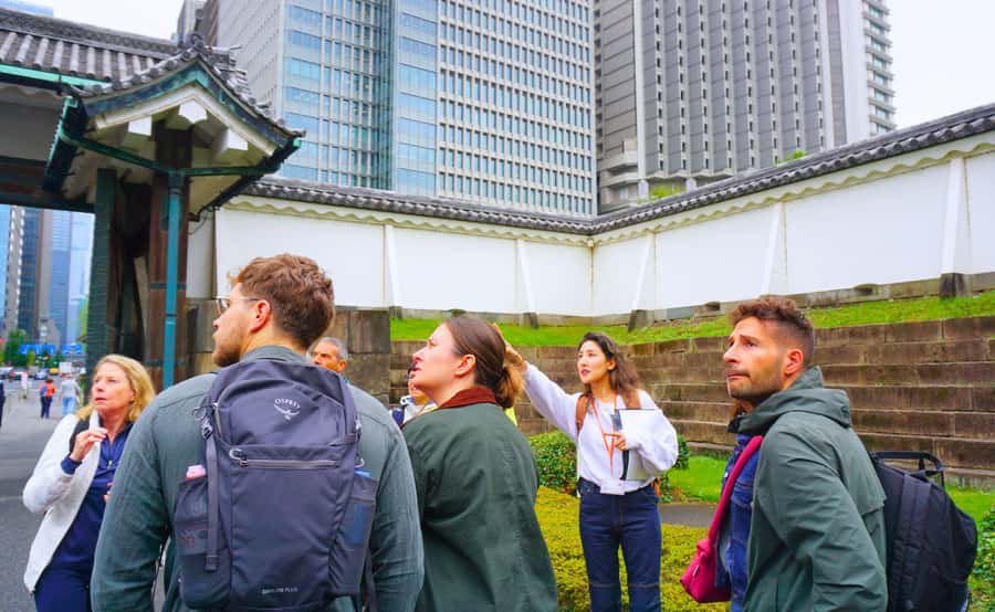 Tokyo: Imperial Palace Japanese History Walking Tour - Gardens, bamboo, and royal koi