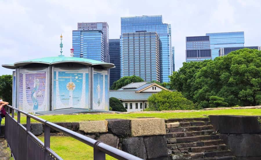 Tokyo: Imperial Palace Japanese History Walking Tour - Otemon Gate and the vanished castle