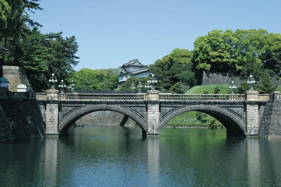 Tokyo: Imperial Palace, Sensō-ji Temple, & Tokyo Tower Tour - Tokyo Tower finishes with a clear city view