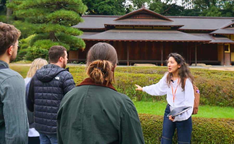 Tokyo: Imperial Palace, the history of Japan (ENGLISH GUIDE) - Meeting at Wadakuramon Fountain Park
