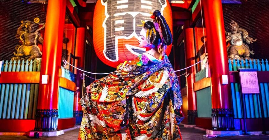 Tokyo: Japanese Dance Cabaret Theater Asakusa-Kaguwa Ticket - Your first hour at the theater