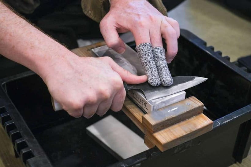 Tokyo: Knife Making Workshop (Sharpening, Engraving) - Key points at a glance