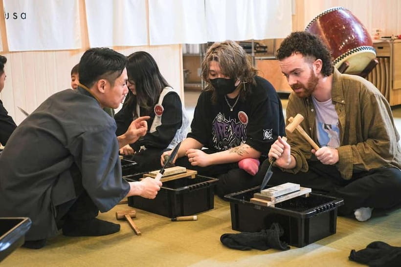 Tokyo: Knife Making Workshop (Sharpening, Engraving) - Attaching the handle and engraving your name
