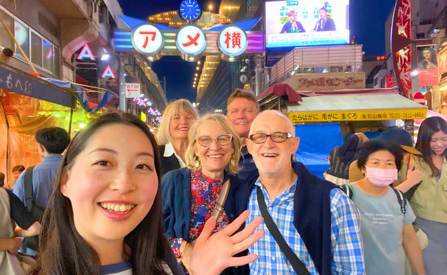 Tokyo: Locals´ Secret Food Tour // Eat like a Japanese - Second stop: gyoza with a choice of flavors
