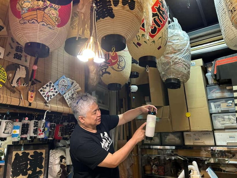 Tokyo: Making a Lantern Workshop in Asakusa with a Craftsman - Learning from the master craftsman