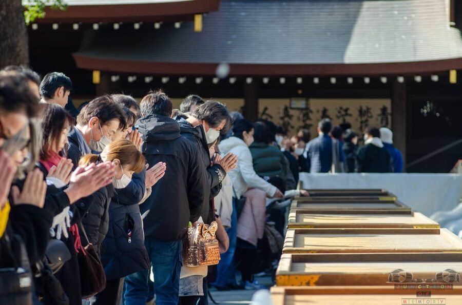 Tokyo: Meiji Jingu, Harajuku, Shibuya, and Shijuku Tour - Optional animal cafes and extra spending