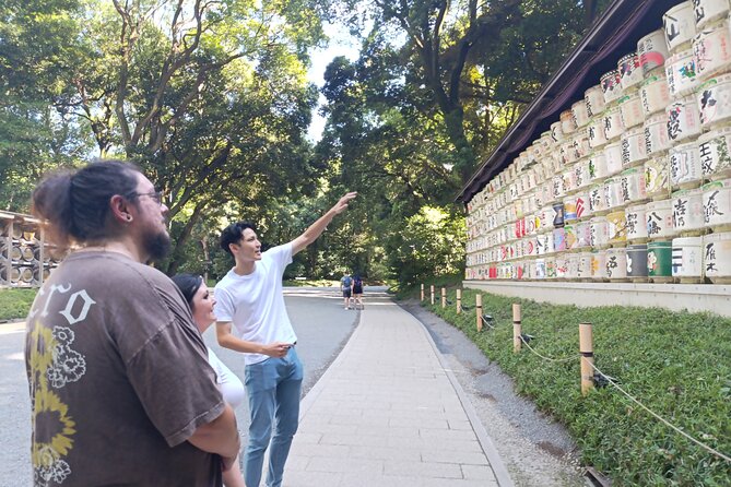 Tokyo: Meiji Shrine and Shinto Culture Walking Tour - Meeting at Harajuku and entering through the great torii