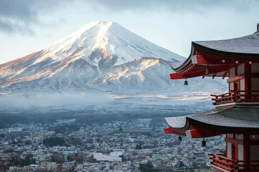 Tokyo: Mt. Fuji & Lake Kawaguchi Private Tour with Transfer - Chureito Pagoda gives you the classic photograph