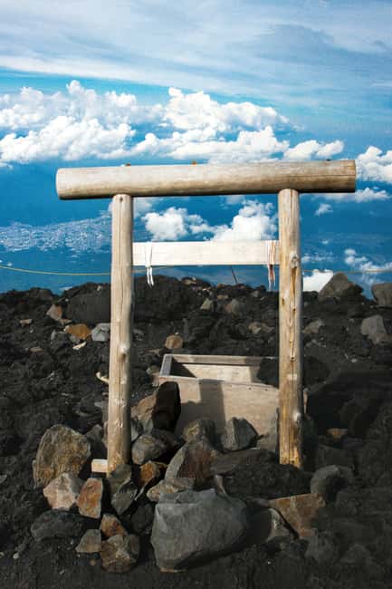 Tokyo: Mt. Fuji & Lake Kawaguchi Private Tour with Transfer - Oshino Hakkai adds village character