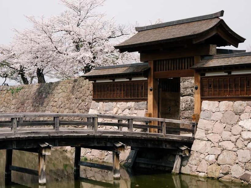 Tokyo: Nagano Snow Monkeys and Zenkoji Tour with Temples - Zenko-ji Temple gives the day its spiritual center