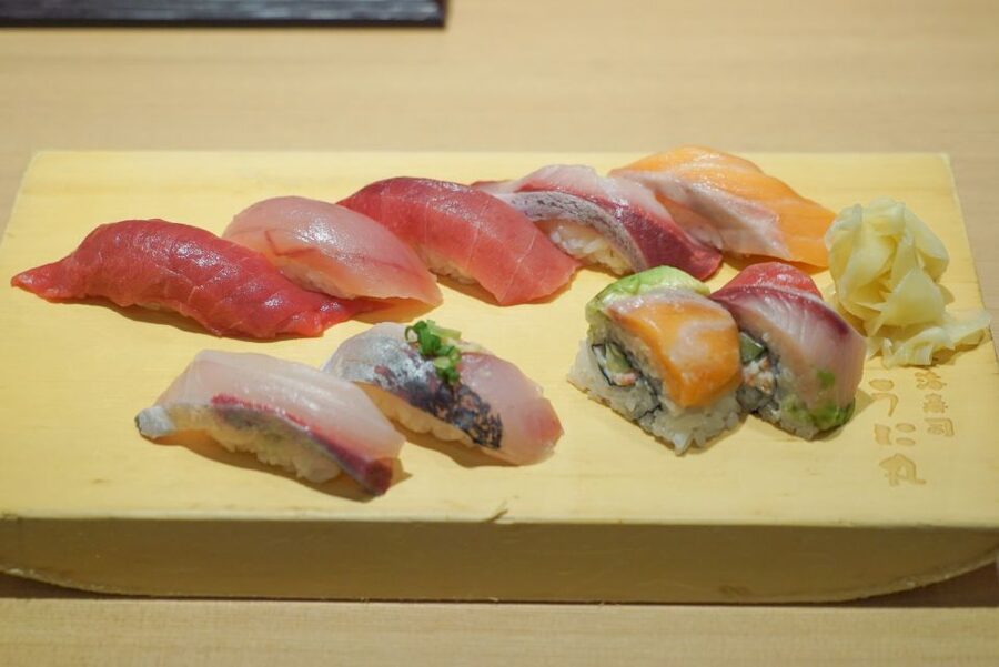 Tokyo: Night Foodie Tour in Shinjuku - Guides make the difference