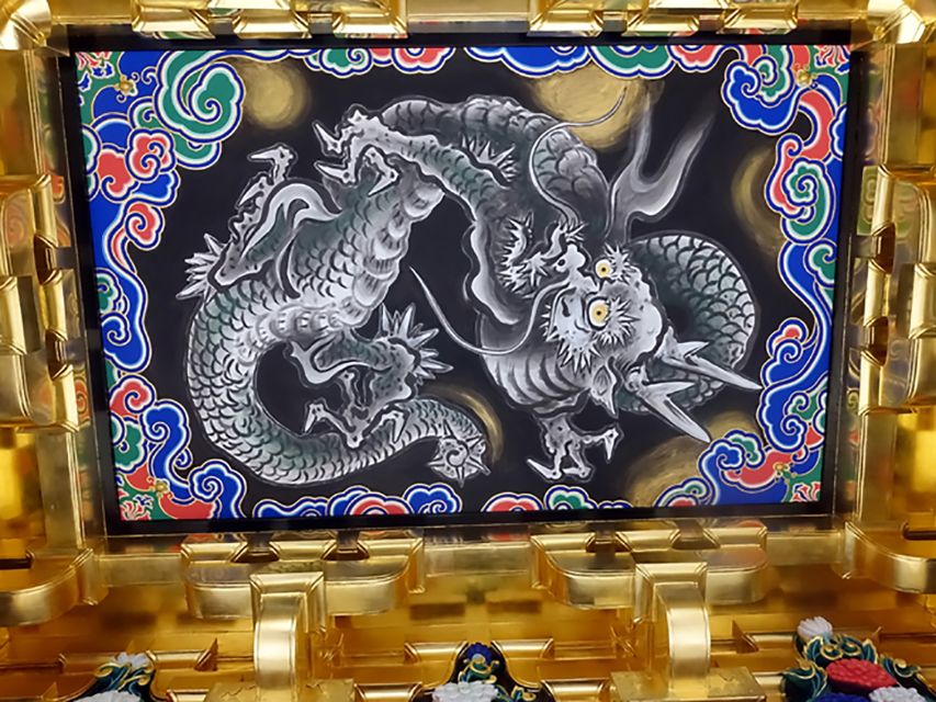 Tokyo: Nikko Toshogu Shrine and Kegon Waterfall Tour - Entering Toshogu Shrine