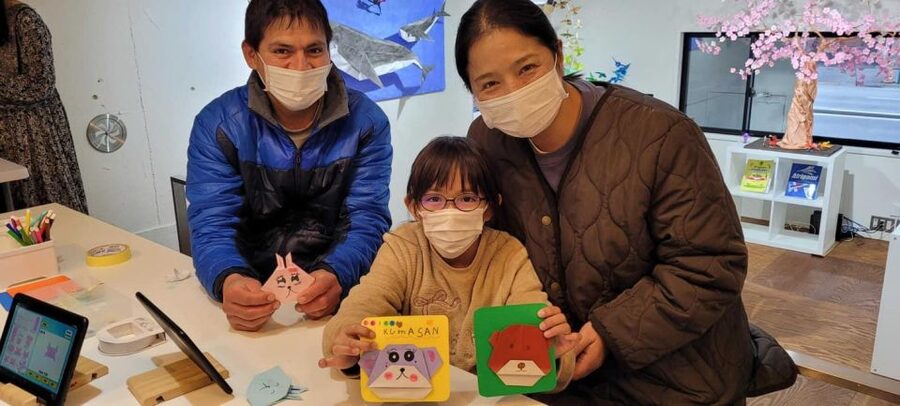 Tokyo: Origami Fun for Families & Beginners in Asakusa - How the tablet instructions work