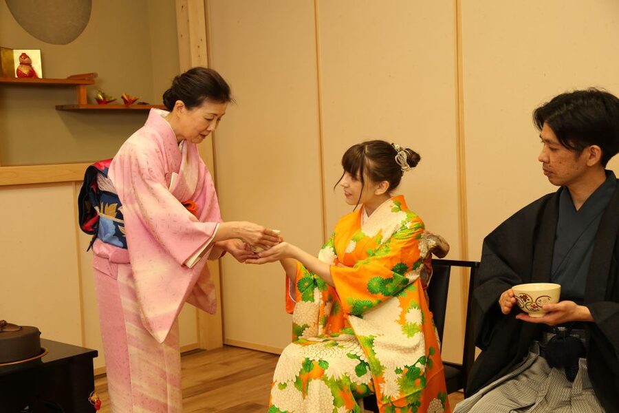 Tokyo: Practicing Zen with a Japanese Tea Ceremony - Zen in a 75-minute tea ceremony