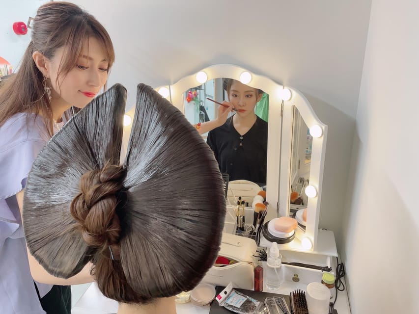 Tokyo: Private Makeover Photography Studio in Luxury Kimono - A photo session built around posing help