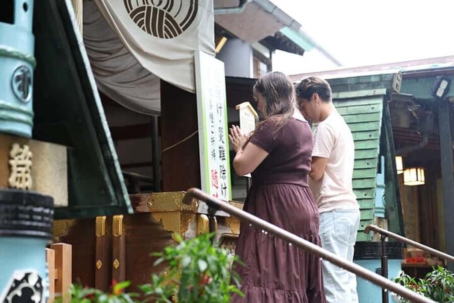 Tokyo: Private Tsukiji Fish Market Tour with 3 food stops - A private pace, with a few limits