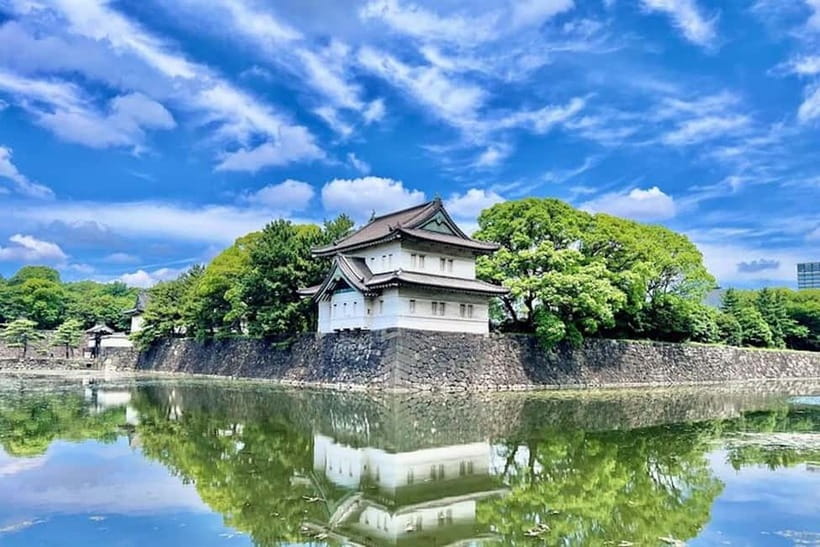 Tokyo: Pvt. Tour - Edo Castle & Imperial Palace East Gardens - Edo Castle ruins, stone walls, and the keep foundation