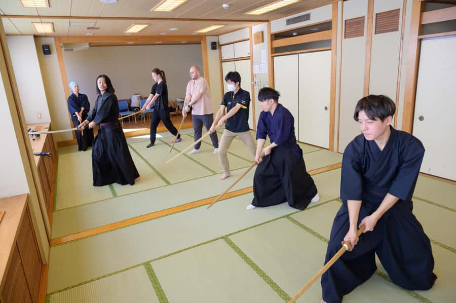 Tokyo: Samurai Adventure! Authentic Sword Experience - Watching Dai and Kume demonstrate the craft