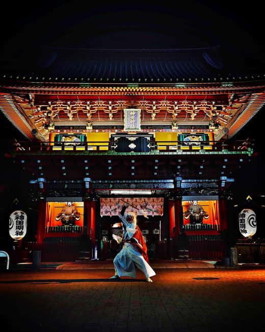 Tokyo: Samurai Entertainment Night Show in Kanda Shrine - Arriving at Kanda Myojin Shrine after dark