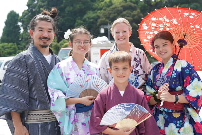 :Tokyo,Shibuya/ Pro Photography in Kimono / English-Friendly - Getting dressed by a professional