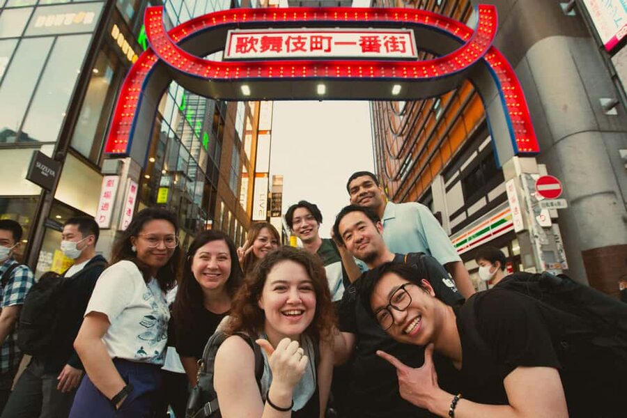 Tokyo: Shinjuku Izakaya and Golden Gai Bar Hopping Tour (2h) - Kabukicho after dark: neon, karaoke, and narrow lanes