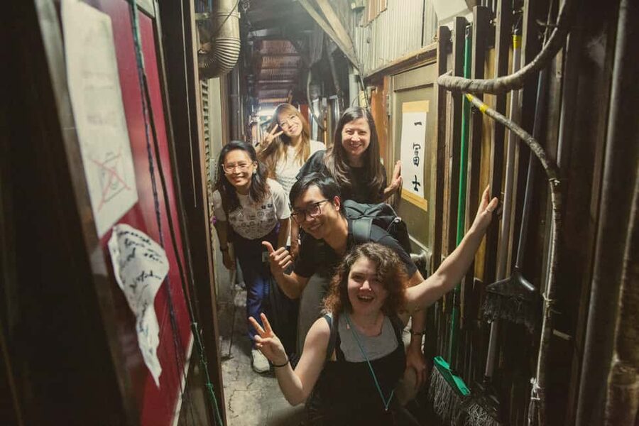 Tokyo: Shinjuku Izakaya and Golden Gai Bar Hopping Tour (2h) - The food and drinks: useful variety, limited flexibility