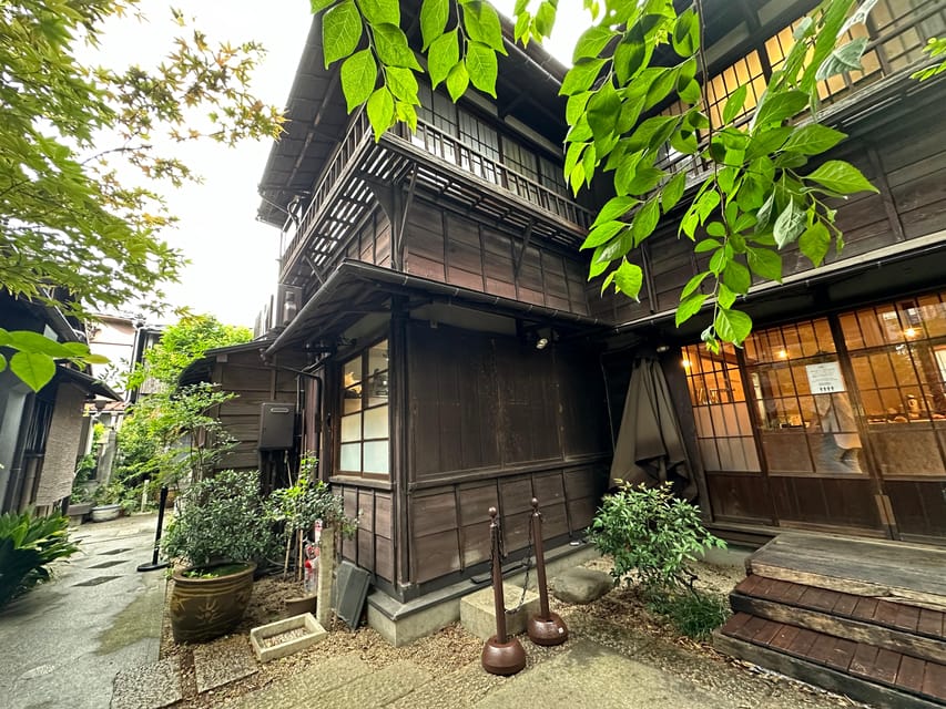 Tokyo:Stroll in Old traditional culture towns~Yanaka & Nezu - Seasonal changes you should plan around