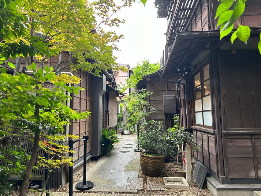 Tokyo:Stroll in Old traditional culture towns~Yanaka & Nezu - Meeting at Nippori Station and setting the pace