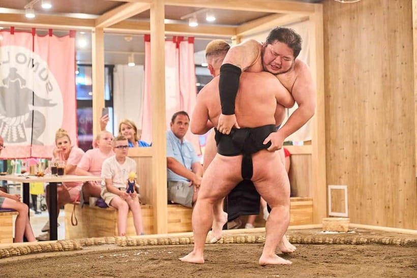 Tokyo Sumo Experience: Chanko & Mochi with a Former Pro - Who should book this experience