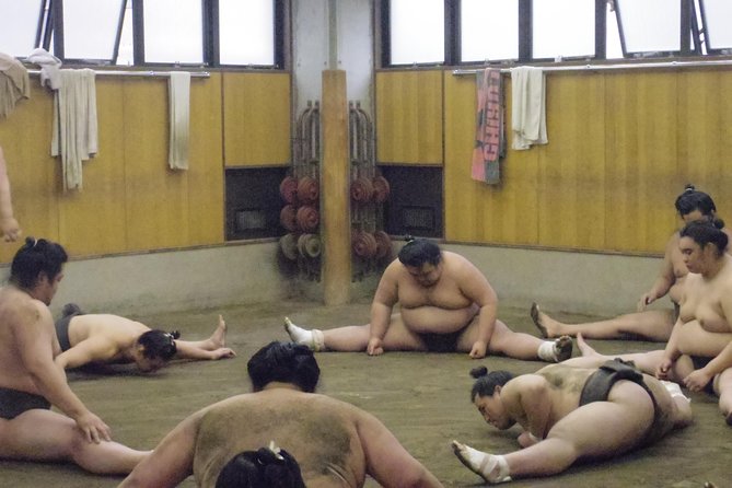 Tokyo Sumo Morning Practice Tour at Stable - Heat, clothing, and stable manners