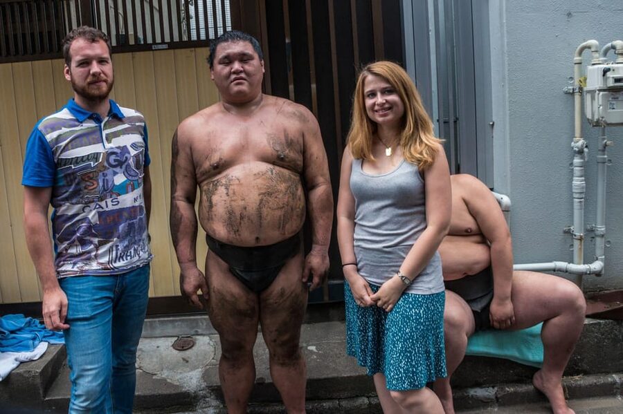 Tokyo: Sumo Morning Practice Viewing Tour - What the guide adds to a silent experience