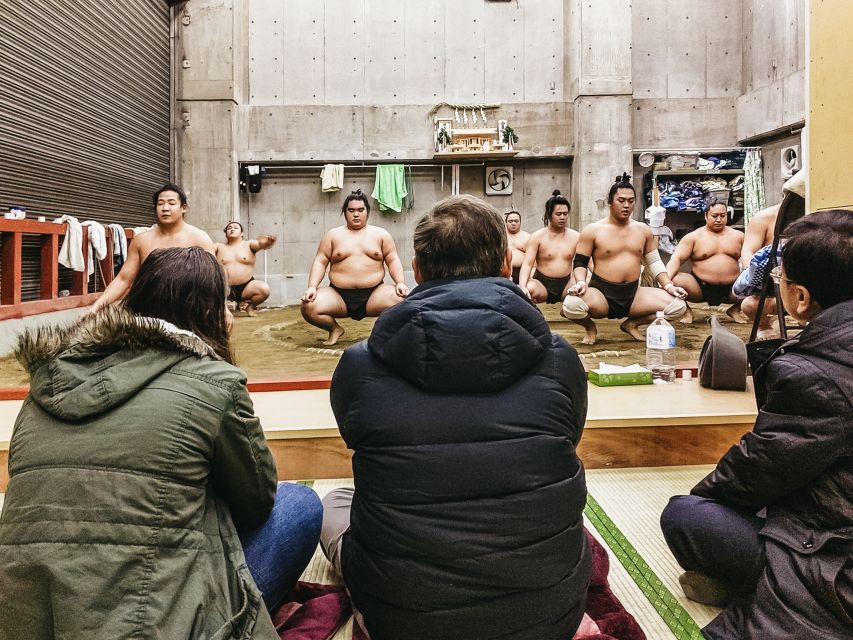 Tokyo: Sumo Morning Training Visit - The group photo at the end