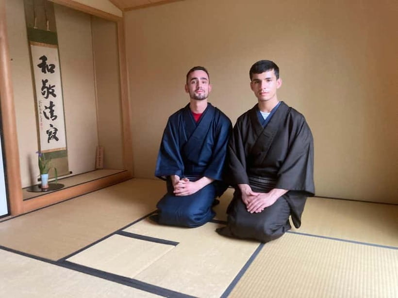 Tokyo: Tea Ceremony Experience in a small tea room - Meeting Mari at Senraku-an