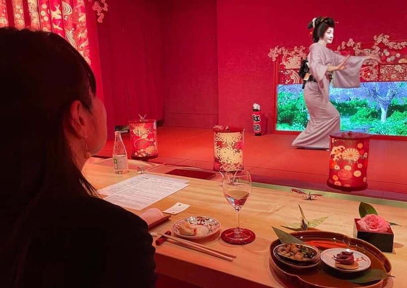 Tokyo: Traditional Geisha Experience Show & Japanese Dinner - Photos with the geisha