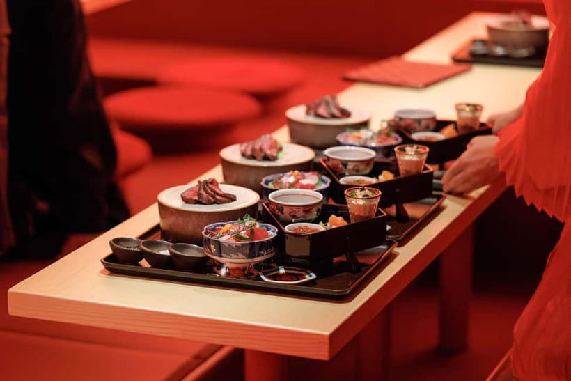 Tokyo: Traditional Geisha Experience Show & Japanese Dinner - Watching dance and live shamisen music
