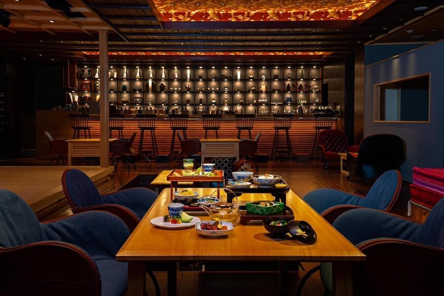Tokyo: Traditional Japanese Performing Arts Show and Dinner - Service, explanations, and the pace of the evening
