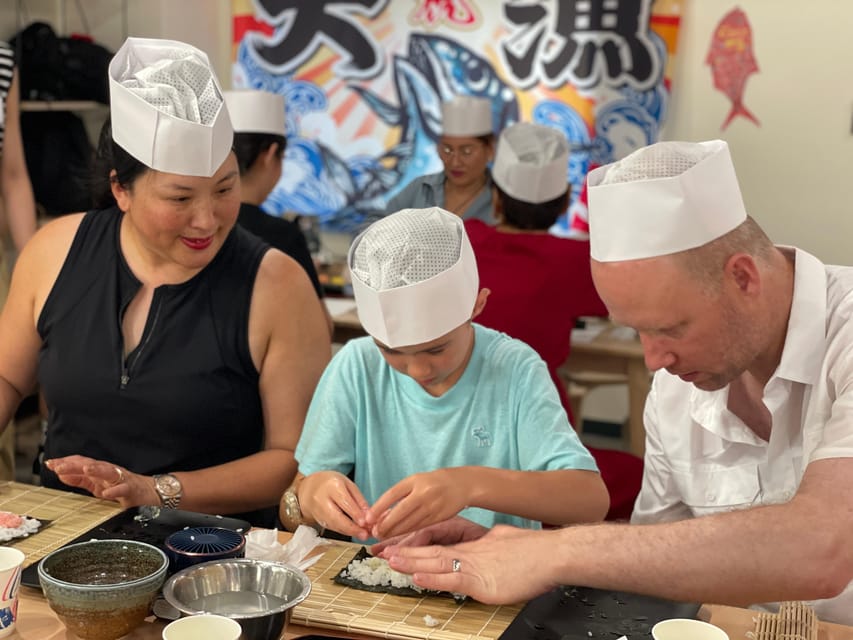 Tokyo: Tsukiji Fish Market Sushi Making Class with Pro Chef - Making sushi in the heart of Tsukiji