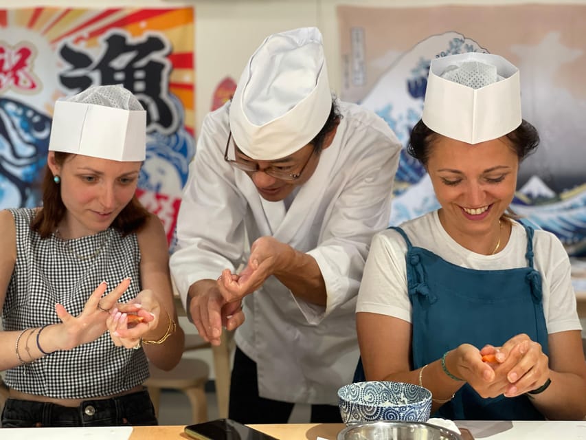Tokyo: Tsukiji Fish Market Sushi Making Class with Pro Chef - Learning the difference between nigiri and maki